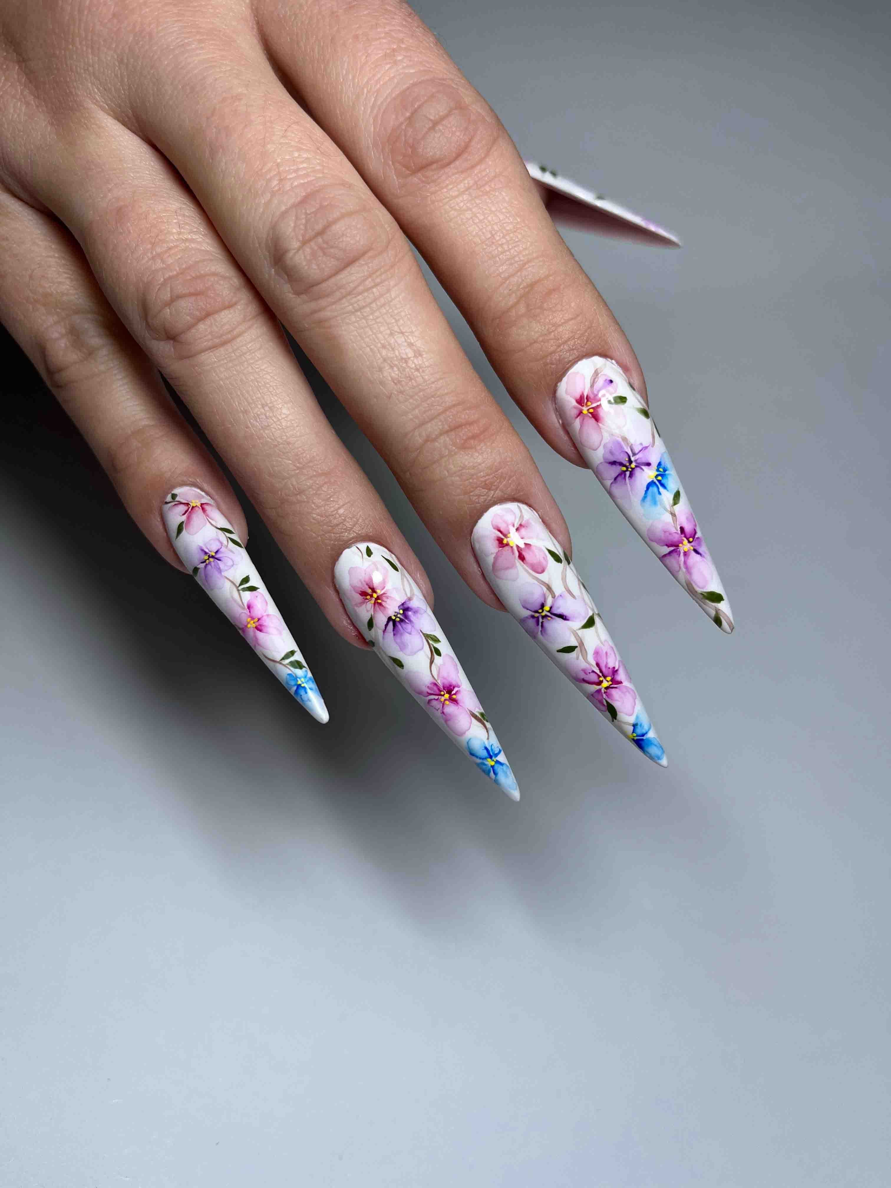 Uñas decoradas Stiletto
